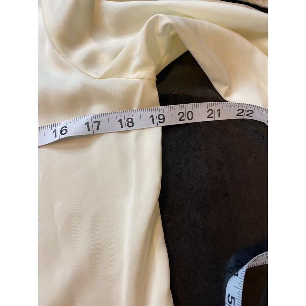 Lauren Ralph Lauren Cream Lightweight Blouse with Black Trim Sz M - Picture 7 of 9